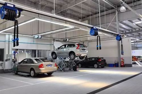 汽車首保過(guò)后，如何選擇保養(yǎng)地點(diǎn)？4S店與外部渠道的深度解析